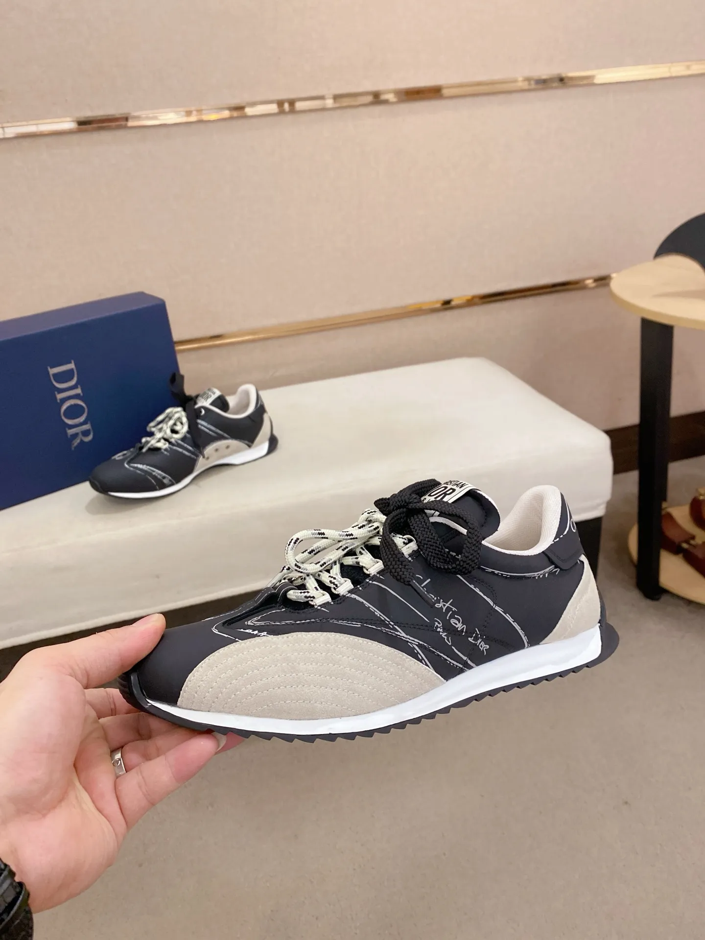 Men's shoes💰: 500💰Couple style💏 [Dior·Dior] New casual sports style men's shoes, new spring and summer design, perfect workmanship, lace-up lazy style to create wardrobe quality, upper: imported first-layer cowhide, mesh breathable lining soft and comfortable, ultra-light TPU wear-resistant outsole, simple, versatile fashion men's shoes, excellent color code number 35--44. (45,46 customized items are not returnable or exchangeable)